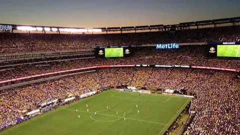 热议不断：字母哥遭阿门锁喉驱逐，二级恶意举动引发2905次讨论