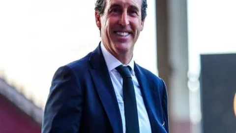 库里45分神奇逆转，盛宴三分加传奇跨越，谱写赛场传奇篇章